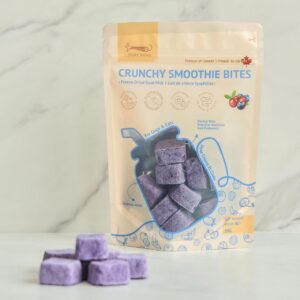 Loopy Paws Crunchy Smoothie Bites dehydrated goal milk cat and dog treats - mixed berries